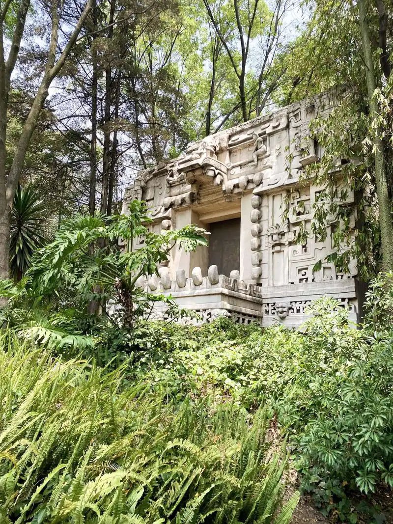 Chapultepec Castle Half Day Tour: Is It Worth $75?
